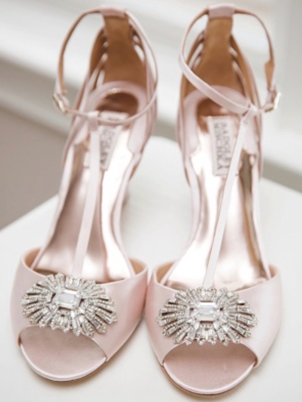 Badgley Mischka Crystal Embellished Satin Heels Size 8 Champagne Blush $258